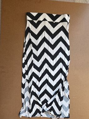 Black & White Chevron Maxi Skirt - Women's Stretch Waist